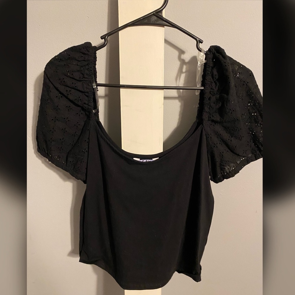 Ruffle sleeve crop top